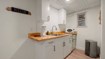 冰箱、微波炉、茶具/咖啡用具、厨具/餐具