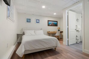 Desk, WiFi, bed sheets