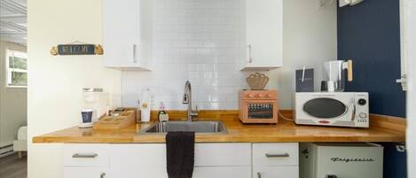 Coffee/tea maker, microwave
