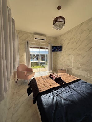 3 quartos, ferros/tábuas de passar roupa, Wi-Fi, roupa de cama