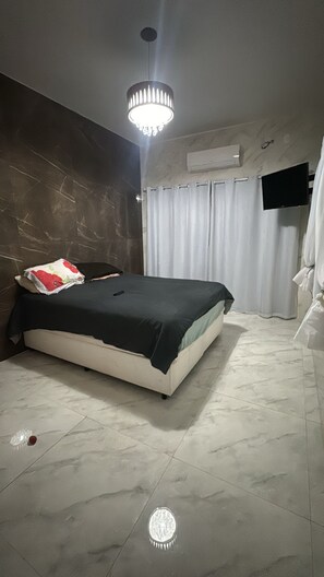 3 habitaciones, tabla de planchar con plancha, wifi y ropa de cama 