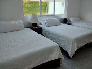 3 chambres, fer et planche à repasser, accès au Wi-Fi (inclus)