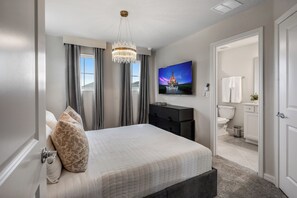 5 habitaciones, tabla de planchar con plancha y acceso a internet