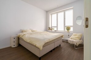 1 slaapkamer, een strijkplank/strijkijzer, internet, beddengoed