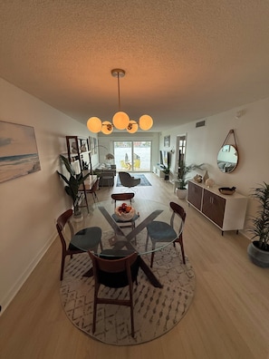 Dining - Coastal Coma: Marco Island Waterfront Condo w/ Pool,Fishing Pier & Boat Dock (Marco Island)