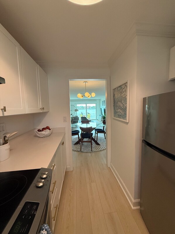 ميكروويف، فرن، موقد طهي مسطح، غسالة أطباق