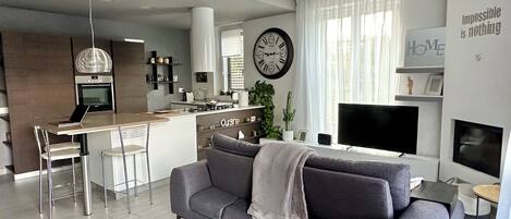 Télévision, cheminée