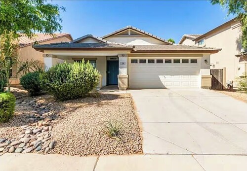 Spacious 4-bedroom house in serene San Tan Valley with AC