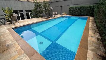 Estúdio luxo, 1 cama Queen | Piscina | Piscina externa