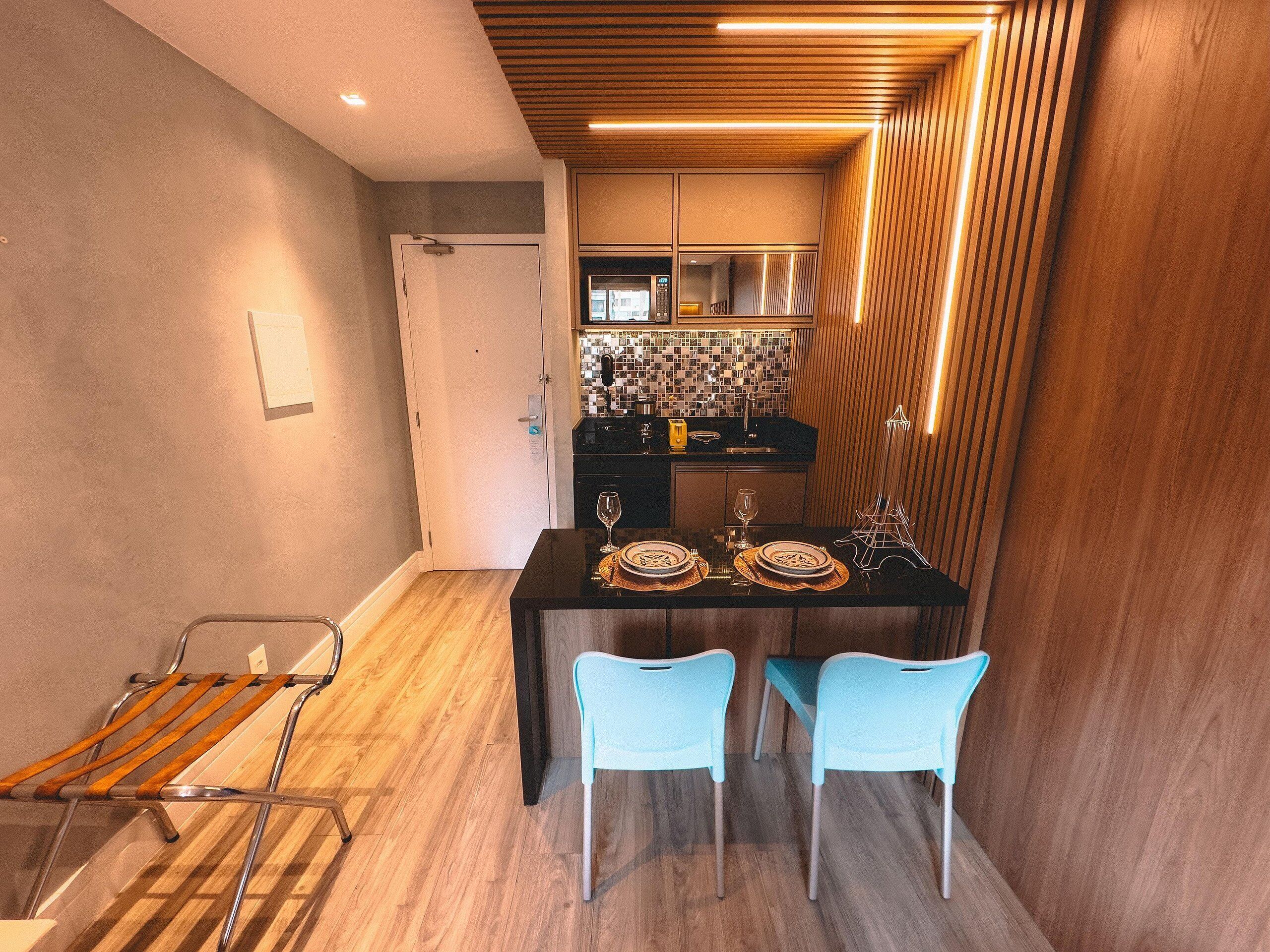 Deluxe Studio, 1 Queen Bed | Private kitchen | Mini-fridge, microwave, stovetop, toaster