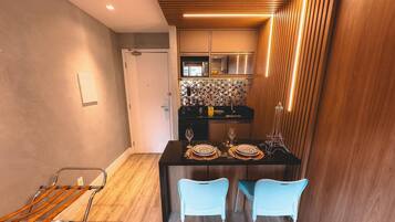 Deluxe Studio, 1 Queen Bed | Private kitchen | Mini-fridge, microwave, stovetop, toaster