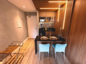 Deluxe Studio, 1 Queen Bed | Private kitchen | Mini-fridge, microwave, stovetop, toaster