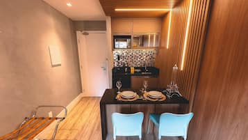 Estúdio | Cozinha privada | Frigobar, micro-ondas, cooktop, torradeira
