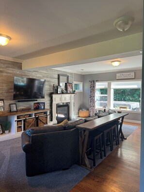Smart TV, fireplace