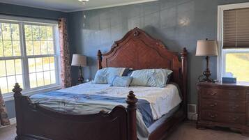 4 Schlafzimmer, BĂŒgeleisen/BĂŒgelbrett, kostenloses WLAN, BettwĂ€sche