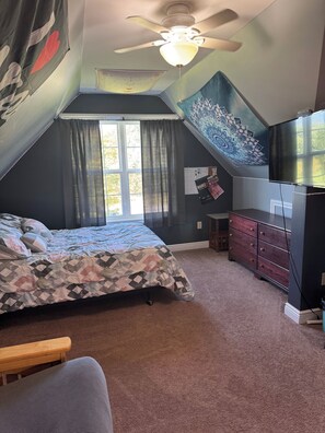 4 bedrooms, iron/ironing board, free WiFi, bed sheets