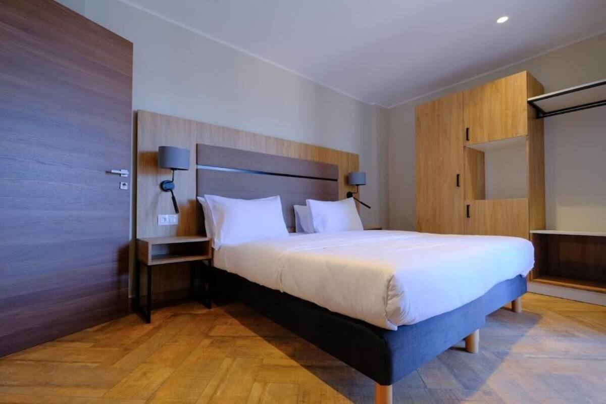 Chambre Simple Luxe, 1 lit double | Coffres-forts dans les chambres, bureau