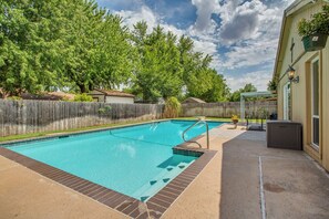 حمّام سباحة خارجي، حمّام سباحة مُدفَّأ