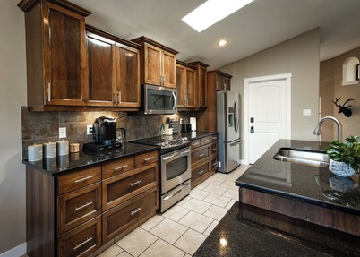 Modern Comfort, cozy family home for work & leisure in the luxurious Southside