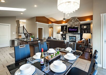 Modern Comfort, cozy family home for work & leisure in the luxurious Southside