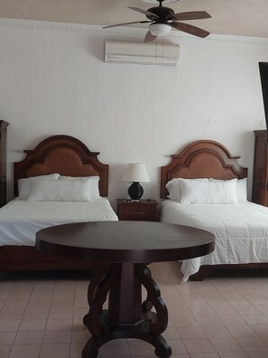 4 bedrooms, iron/ironing board, WiFi, bed sheets - Beautiful 4 bedroom house with A/C, TV, internet and 4 individual bathrooms. (Mérida)