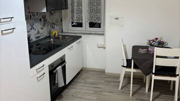 Micro-ondes, four, plaque de cuisson, lave-vaisselle