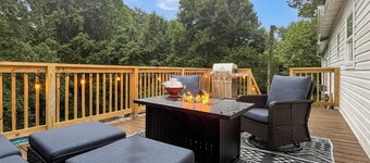 4-bedroom house in charming Beckley with AC, relaxing back porch, pet friendly