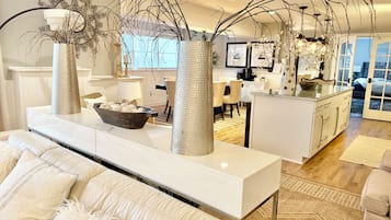 Televisión y chimenea