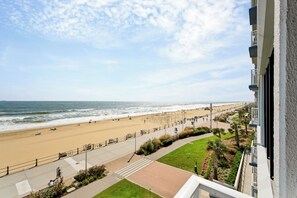On the beach - New 2BR Oceanfront Stay - Steps from VB Boardwalk (Virginia Beach)