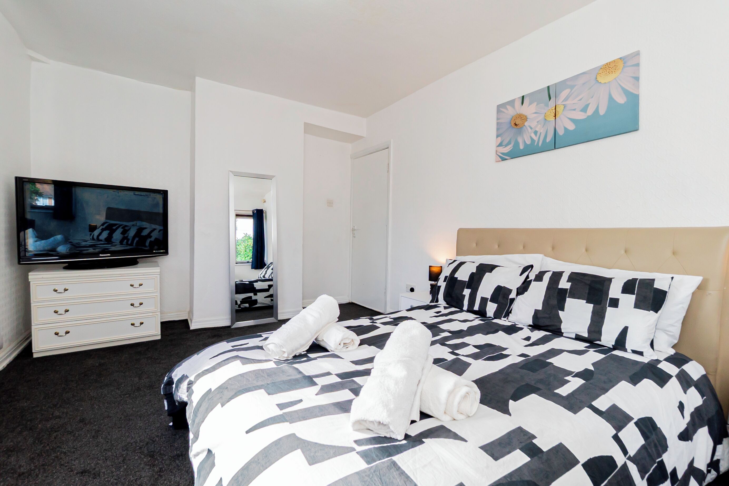 3 bedrooms, iron/ironing board, Internet, bed sheets