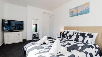 3 bedrooms, iron/ironing board, Internet, bed sheets