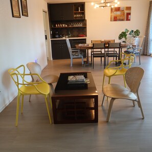 Dining - 4BR Family Home w/ Pool. Near UC Merced and Yosemite. Ideal for Extended Stays (Merced)