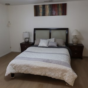 4 habitaciones, tabla de planchar con plancha, internet y ropa de cama