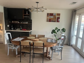 Dining - 4BR Family Home w/ Pool. Near UC Merced and Yosemite. Ideal for Extended Stays (Merced)