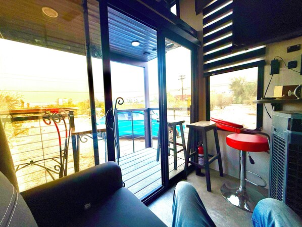 المنشأة من الداخل