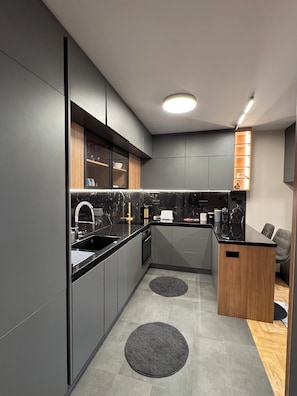 Kühlschrank, Ofen, Herdplatte, Geschirrspüler