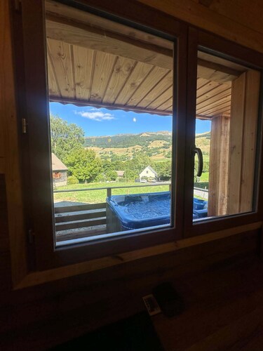 Chalet at the foot of Puy Mary with jacuzzi