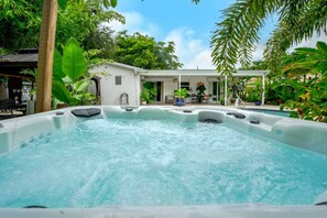 Outdoor spa tub