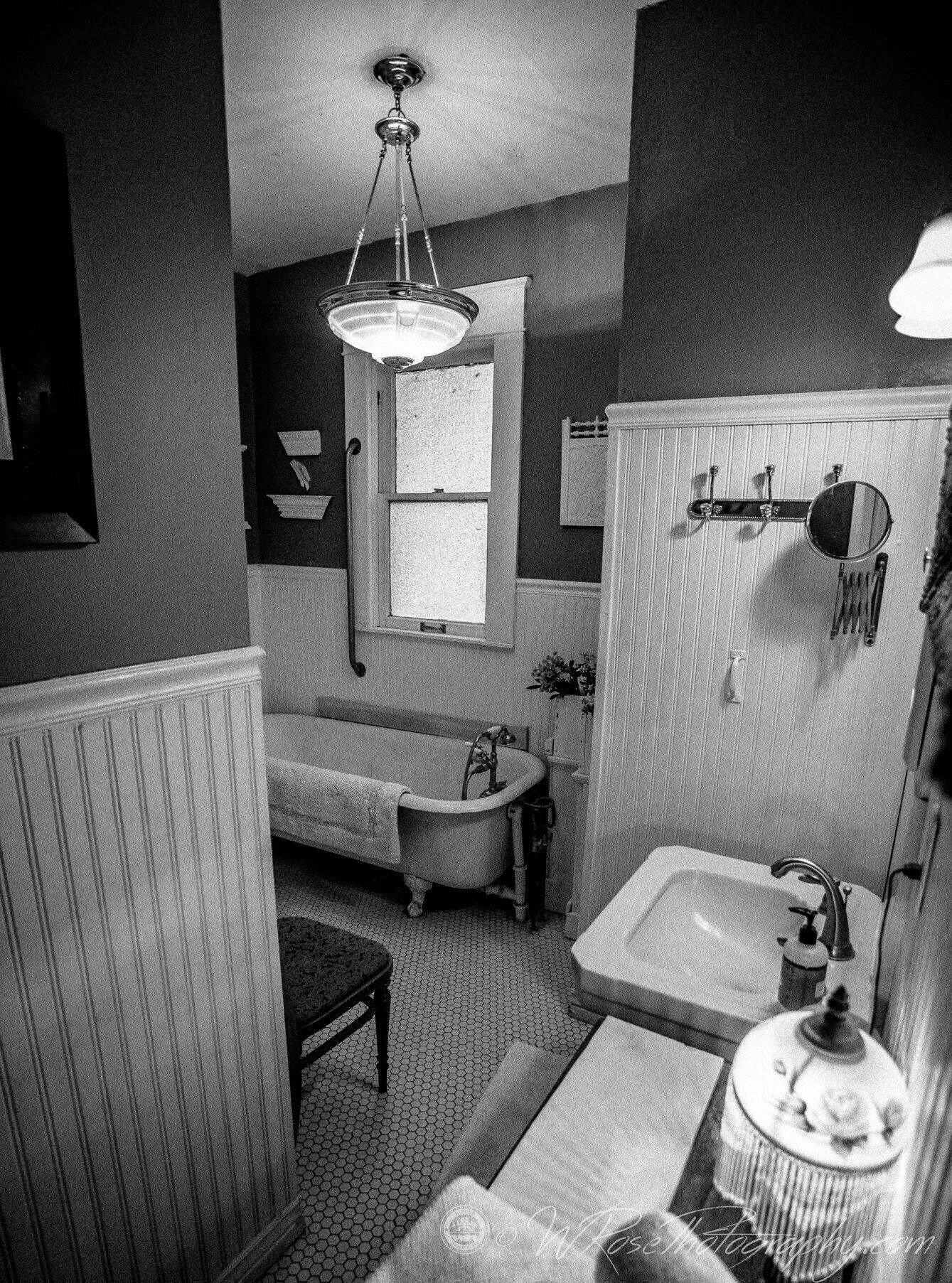 Secador de pelo, toallas, jabón y papel higiénico