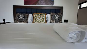 Deluxe-huoneisto, valtamerinäköala | Silitysrauta/-lauta, ilmainen Wi-Fi