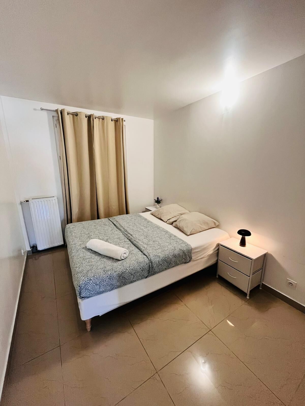 3 slaapkamers, een strijkplank/strijkijzer, wifi, beddengoed