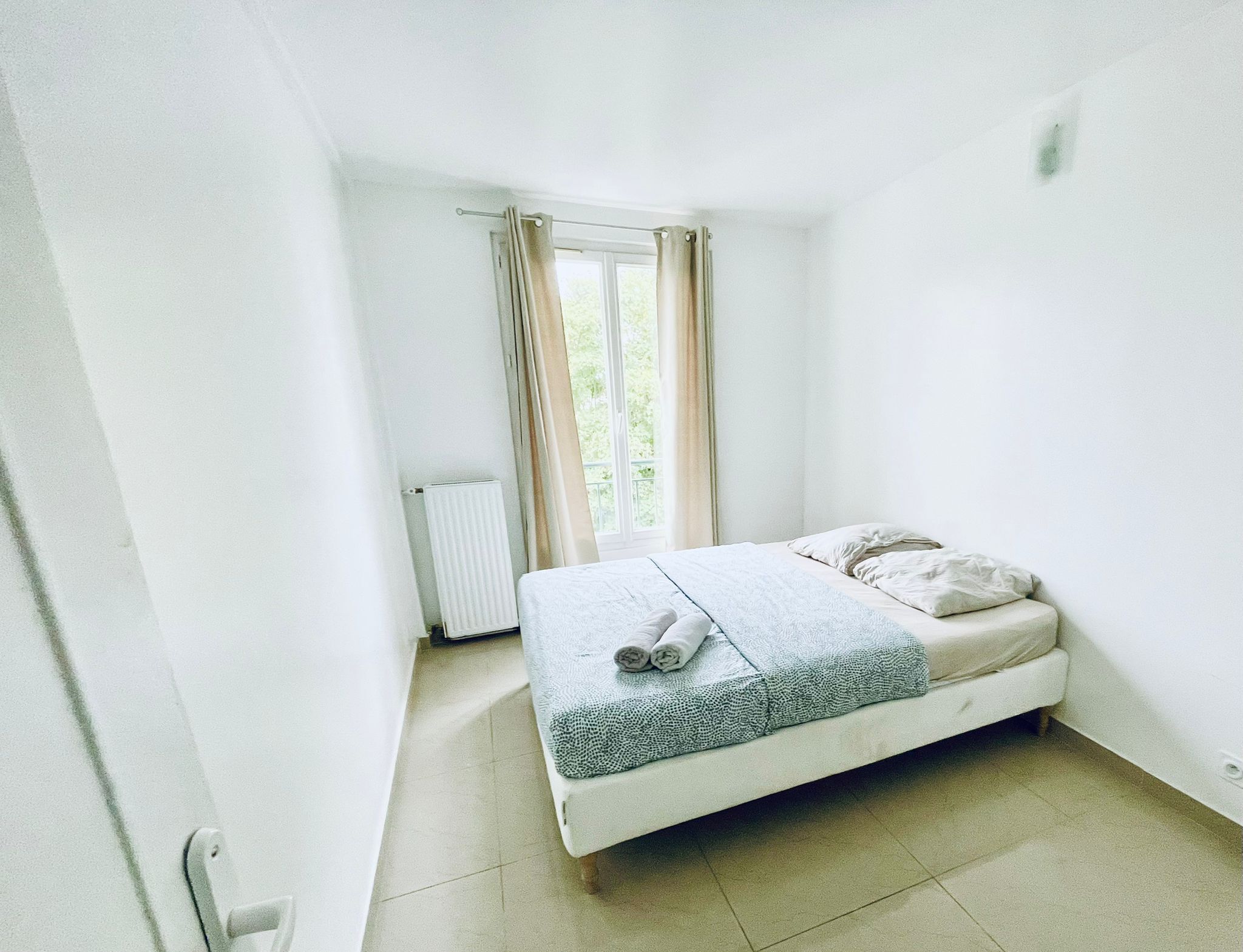 3 chambres, fer et planche à repasser, Wi-Fi, draps fournis