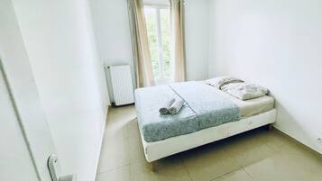 3 chambres, fer et planche à repasser, Wi-Fi, draps fournis