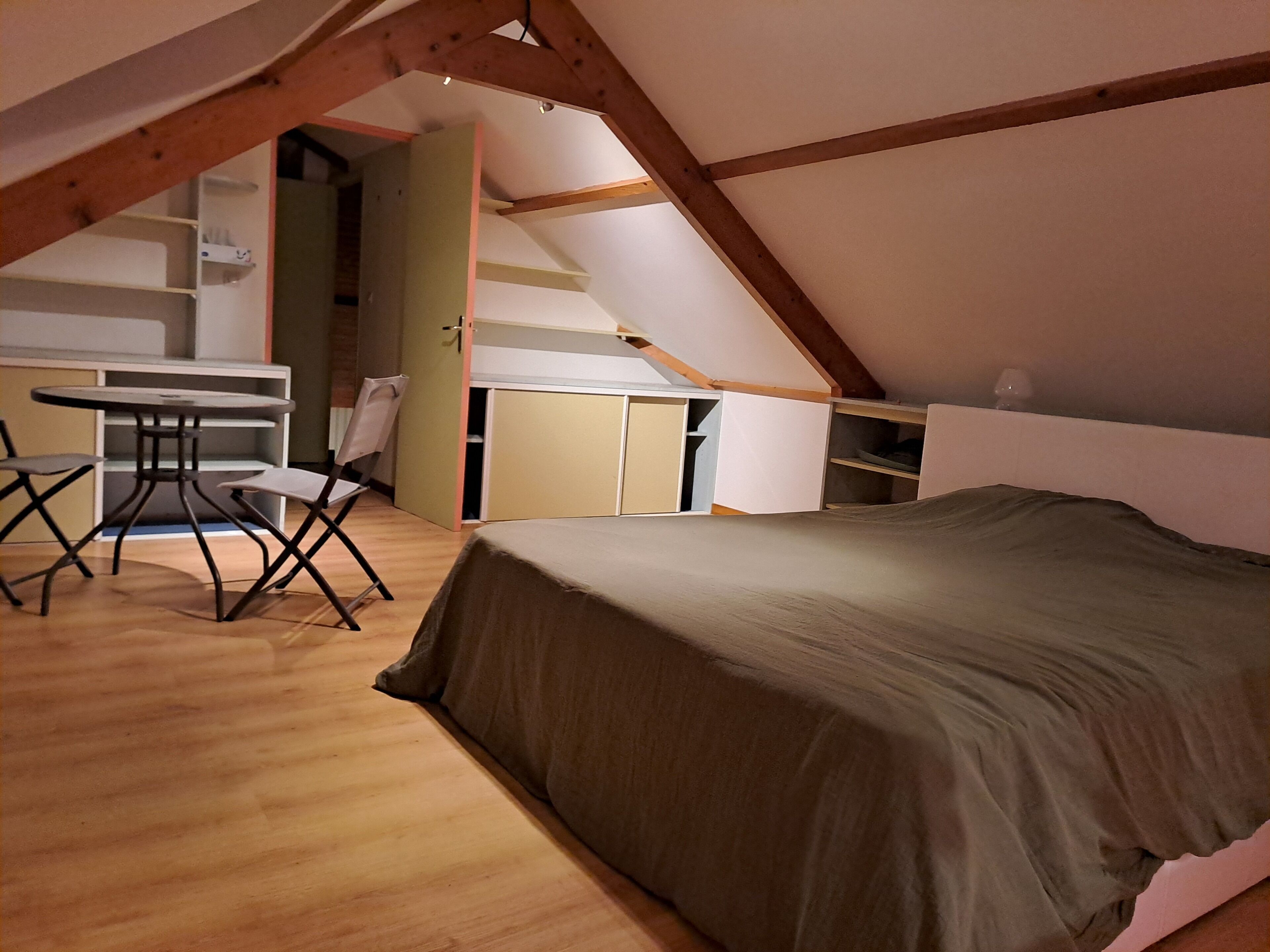 4 bedrooms, bed sheets