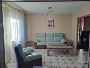 Smart TV, ping pong, books
