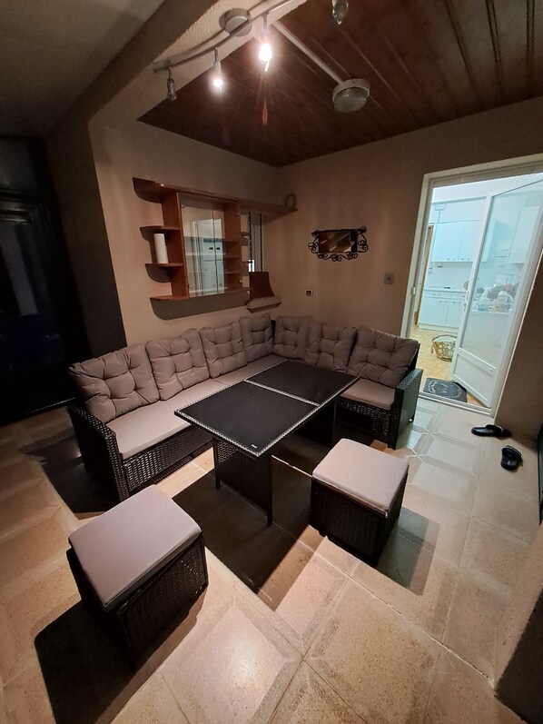 Smart TV, ping pong, books