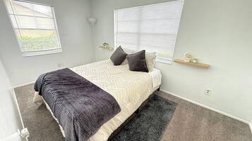 2 bedrooms, internet, bed sheets