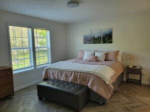 5 bedrooms, travel cot, free WiFi, bed sheets - 5-bedroom house with fitness room in Kalkaska. Perfect locationfor every season (Kalkaska)