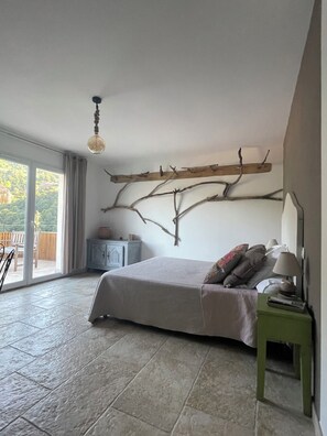 Quadruple Room, Mountain View | Individually decorated, individually furnished, desk, laptop workspace - DOMAINE U BUGNU (Vico)