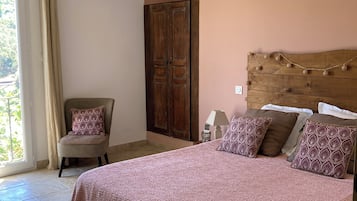 Superior Double Room, Mountain View | Desk, laptop workspace, blackout drapes, iron/ironing board